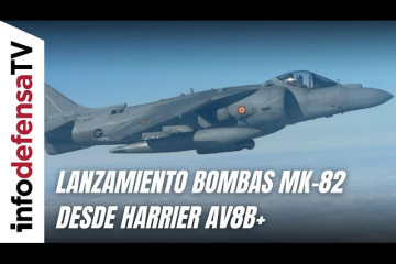 Los Harrier de la Armada lanzan bombas MK-82 durante un ejercicio de Close Air Support en Rumanía