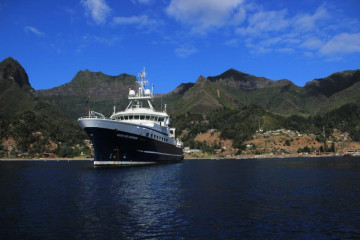 AGS 61 Cabo de Hornos en la Isla de Robinson Crusoe del Archipiélago de Juan Fernández Firma Armada de Chile