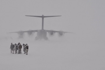 Avión A400M francés en el Ártico. Foto. Ejército del Aire y del Espacio de Francia 02