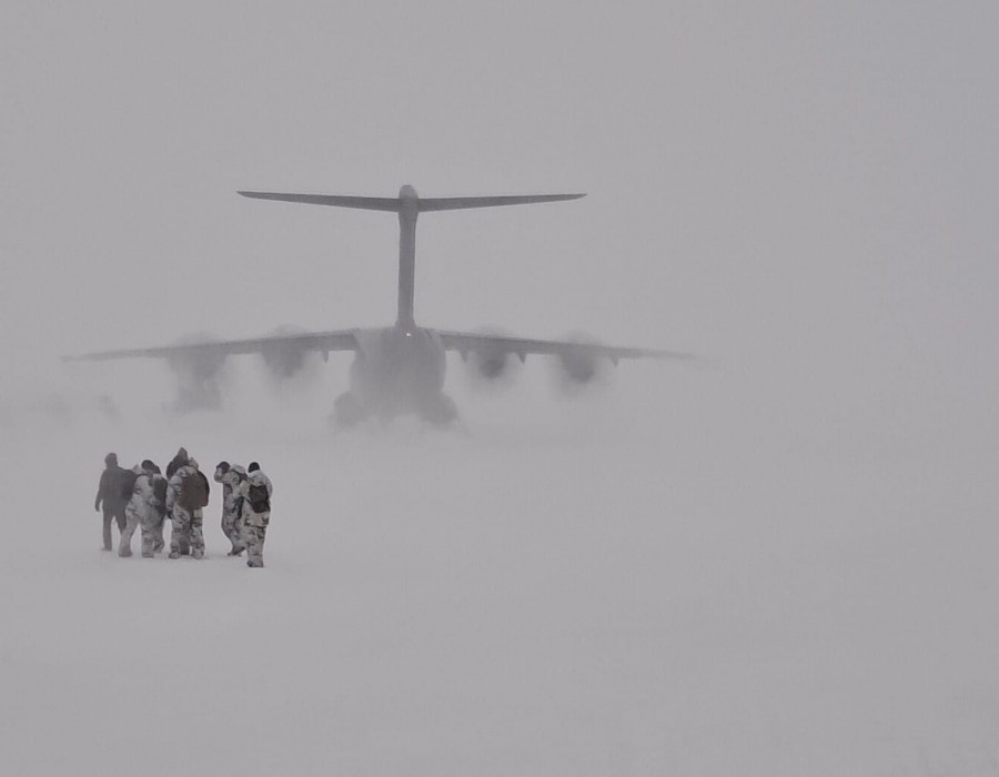 Avión A400M francés en el Ártico. Foto. Ejército del Aire y del Espacio de Francia 02