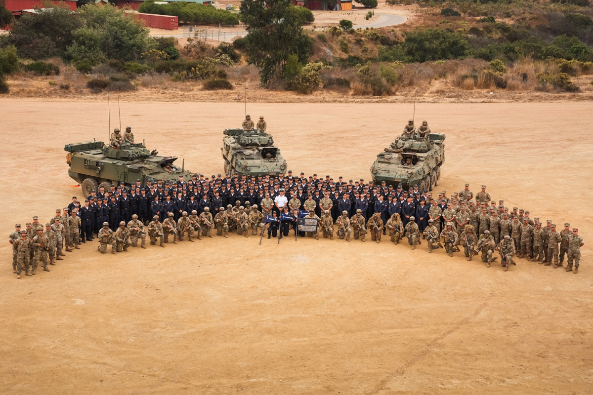 Reclutas junto a carros LAV III en la visita al Fuerte IM Contraalmirante Fu00e9lix Aguayo Bastidas de Concu00f3n Firma Escuela Naval Arturo Prat de la Armada de Chile