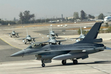 Aviones de combate F 16 Fighting Falcon en la base aérea Pudahuel en Santiago Firma FACh