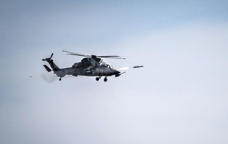 Primer disparo de un misil Akeron LP desde un helicóptero Tigre. Foto. DGA de Francia